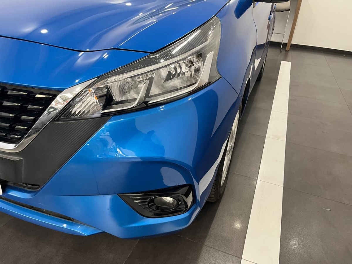 2022 Nissan March 5p Advance L4/1.6 Man