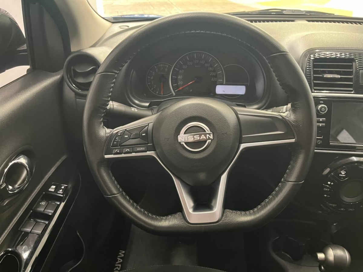2023 Nissan March 5p Exclusive Bitono L4/1.6 Aut