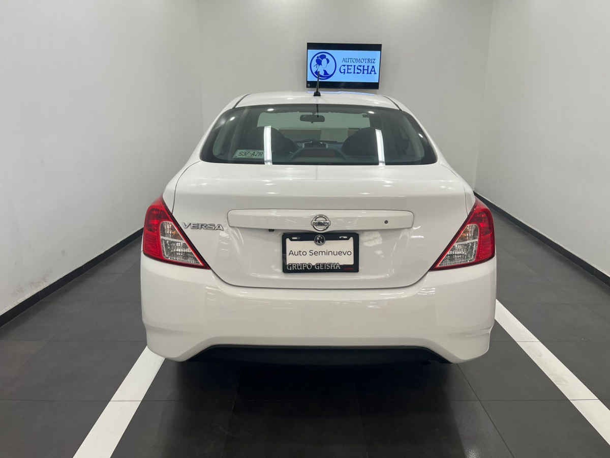 2018 Nissan Versa 4p Advance L4/1.6 Aut