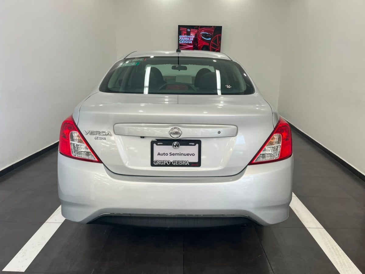 2018 Nissan Versa 4p Advance L4/1.6 Aut