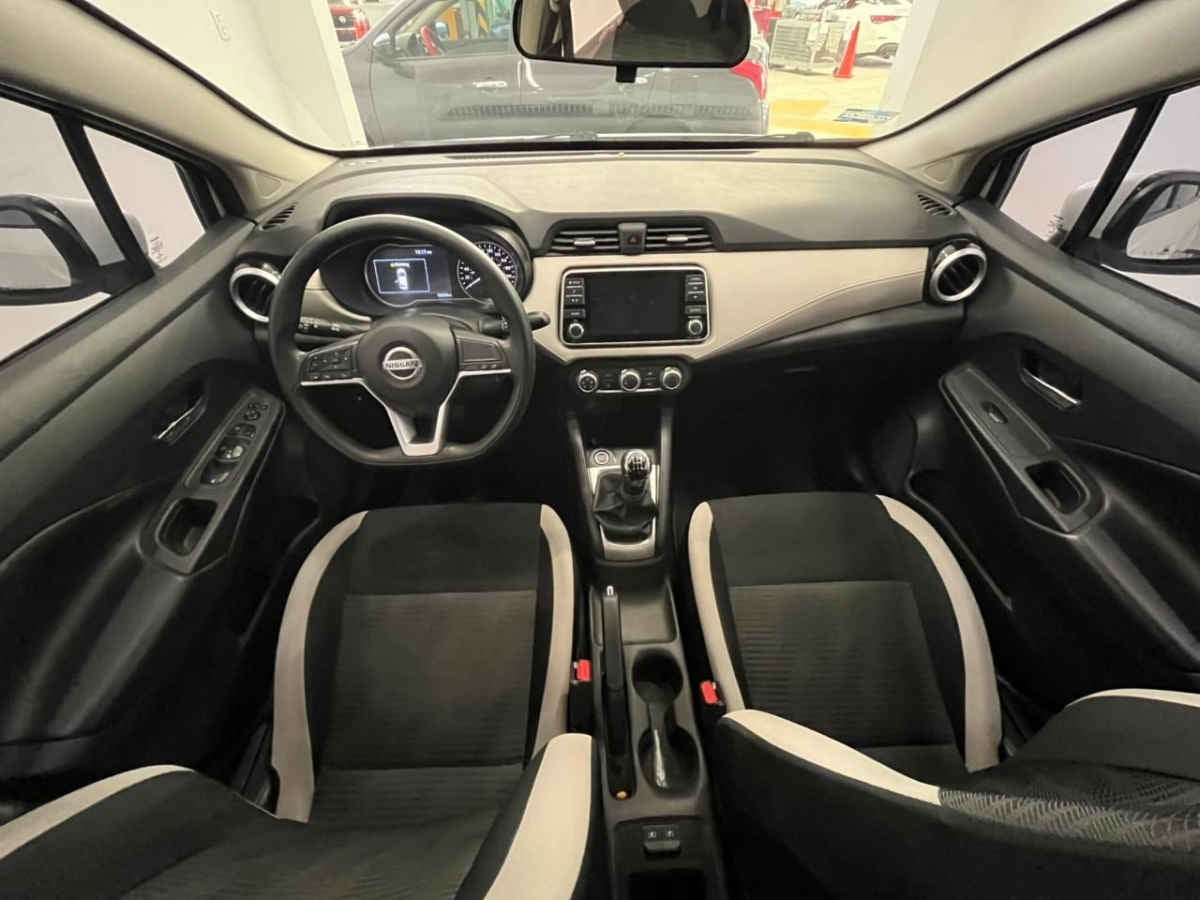 2020 Nissan Versa 4p Advance L4/1.6 Man