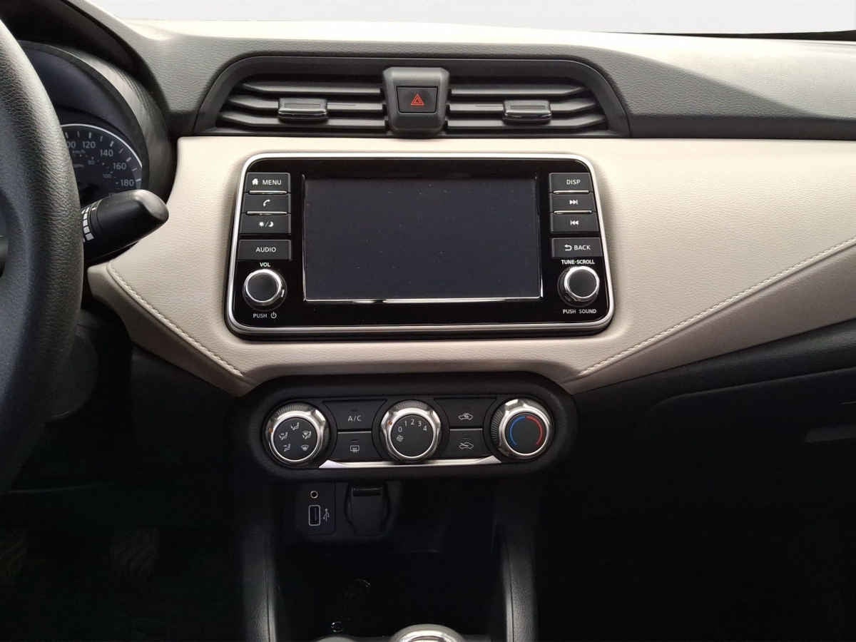 2022 Nissan Versa 4p Advance L4/1.6 Man
