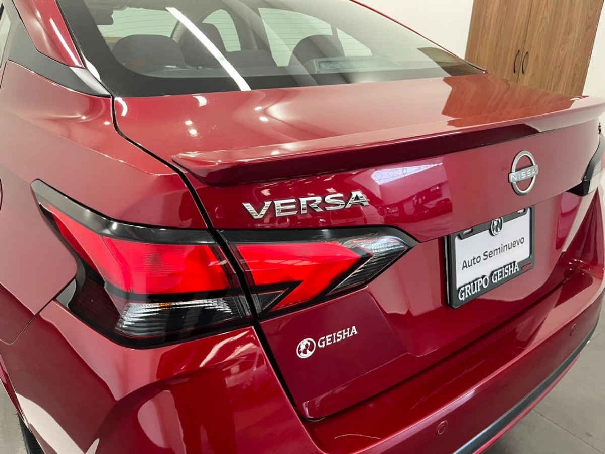2023 Nissan Versa SR AUT