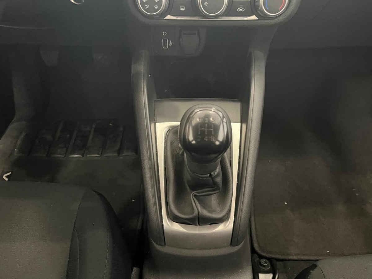 2024 Nissan Versa 4p Sense L4/1.6 Man