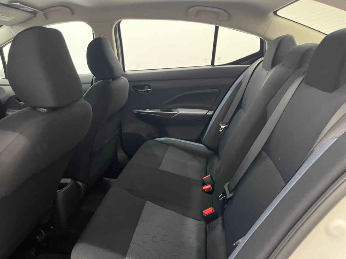 2025 Nissan Versa 4p Advance L4/1.6 Man