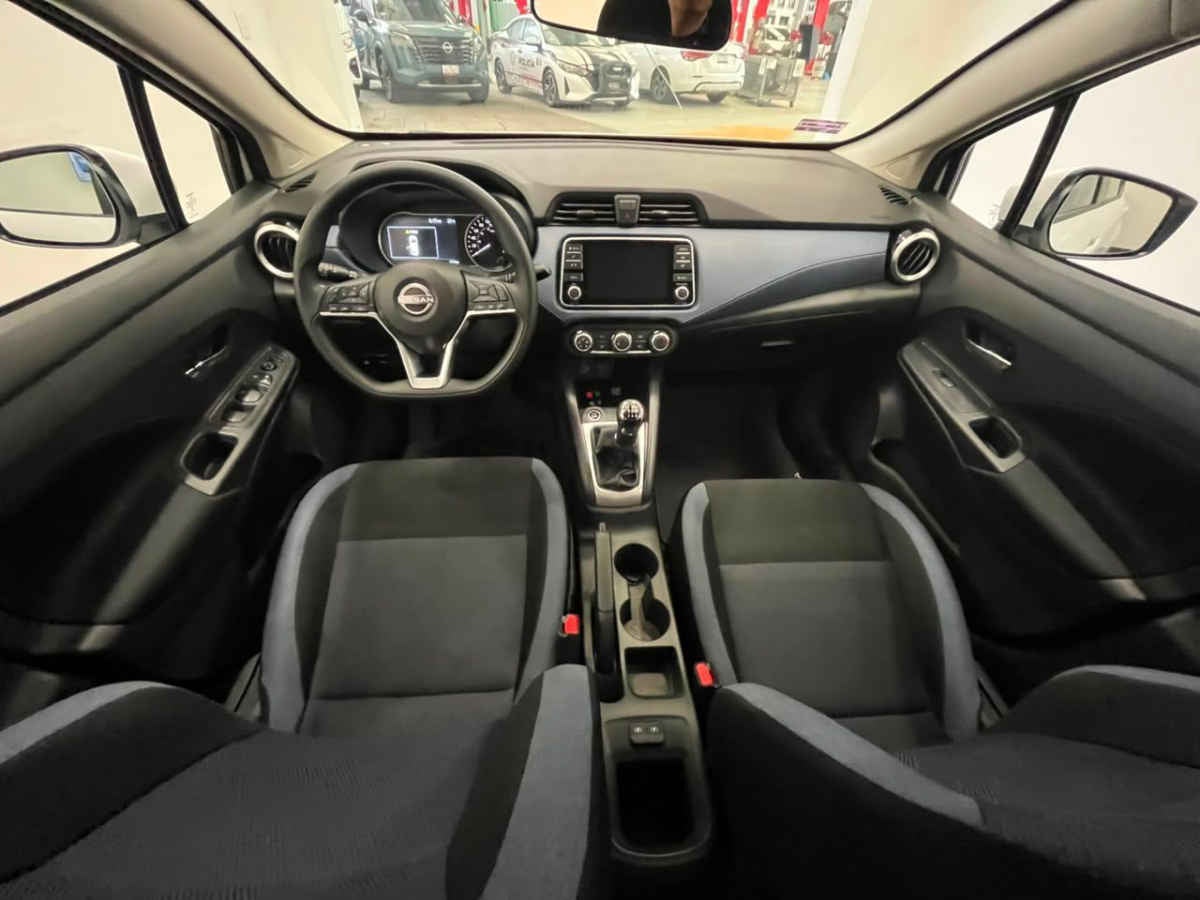2025 Nissan Versa 4p Advance L4/1.6 Man