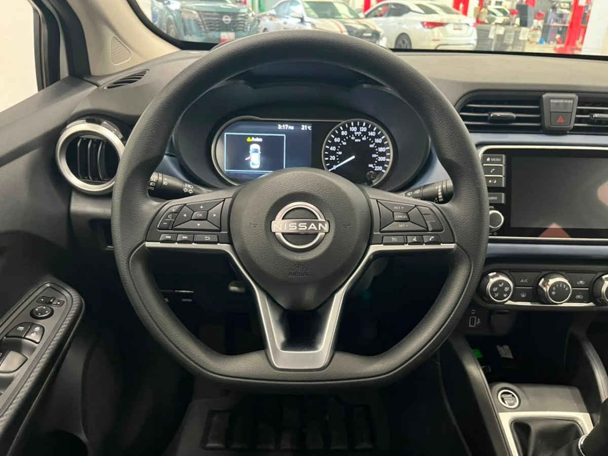 2025 Nissan Versa 4p Advance L4/1.6 Man