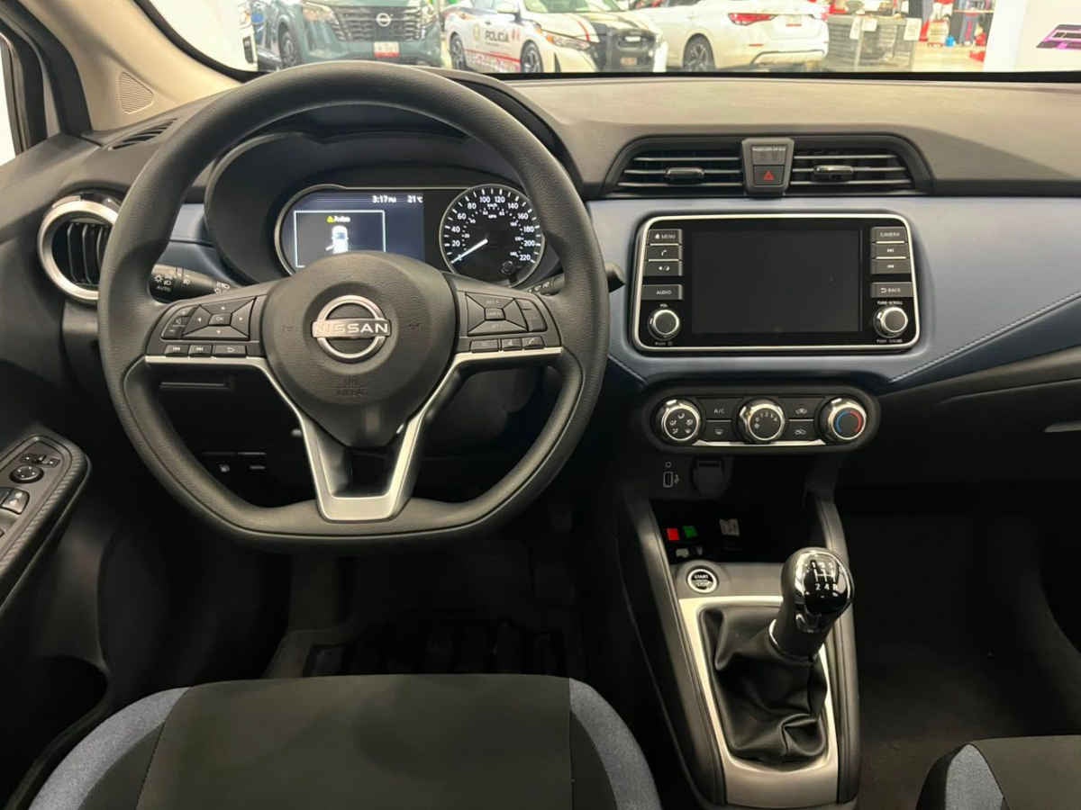 2025 Nissan Versa 4p Advance L4/1.6 Man