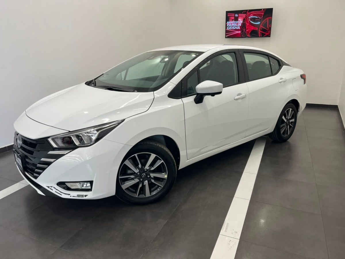 2025 Nissan Versa 4p Advance L4/1.6 Man