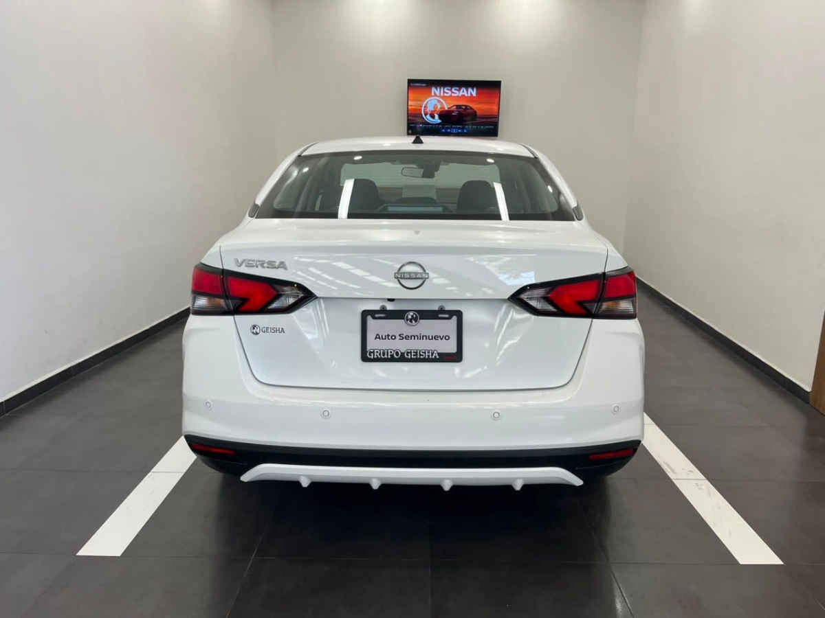 2025 Nissan Versa 4p Advance L4/1.6 Man