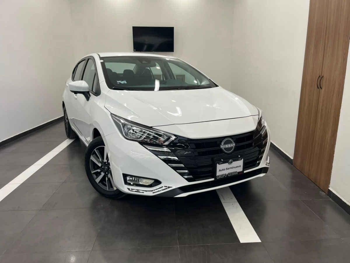 2025 Nissan Versa 4p Advance L4/1.6 Man