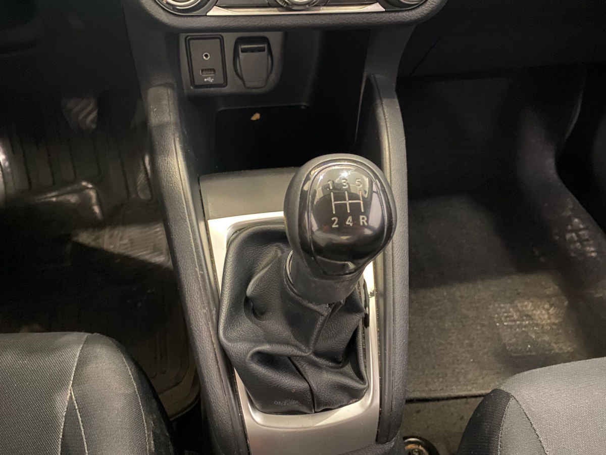 2022 Nissan Versa 4p Sense L4/1.6 Man