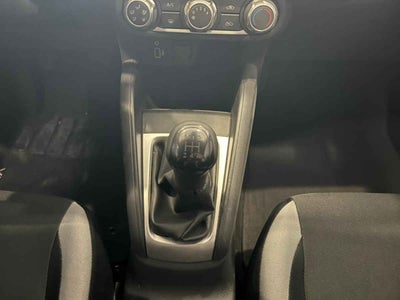 2025 Nissan Versa 4p Sense L4/1.6 Man