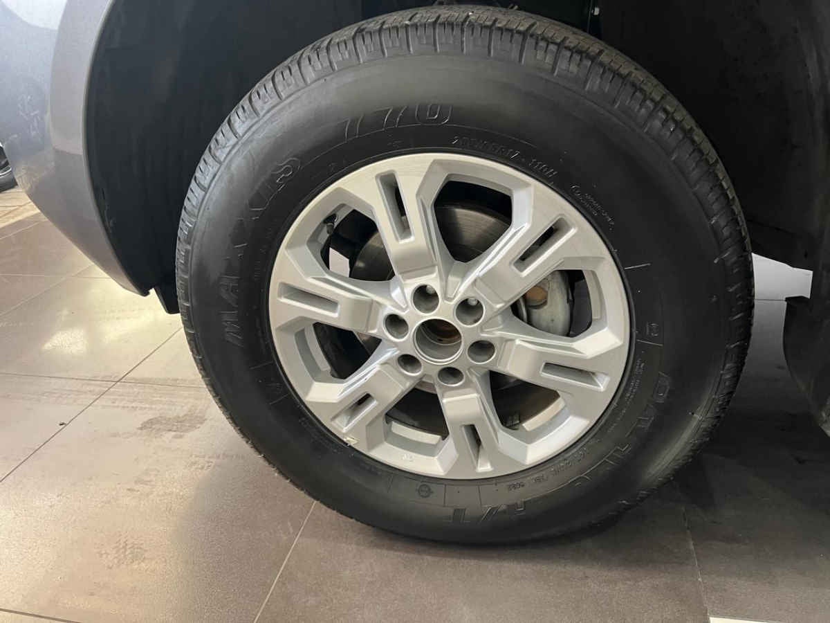 2023 Nissan Frontier 4p LE L4/2.5 Man