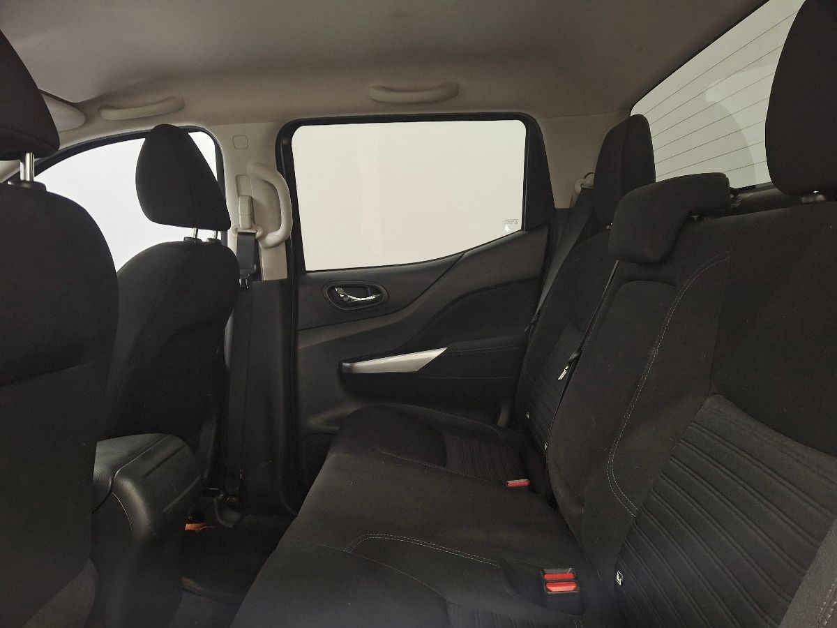 2024 Nissan Frontier 4p LE L4/2.5 Man