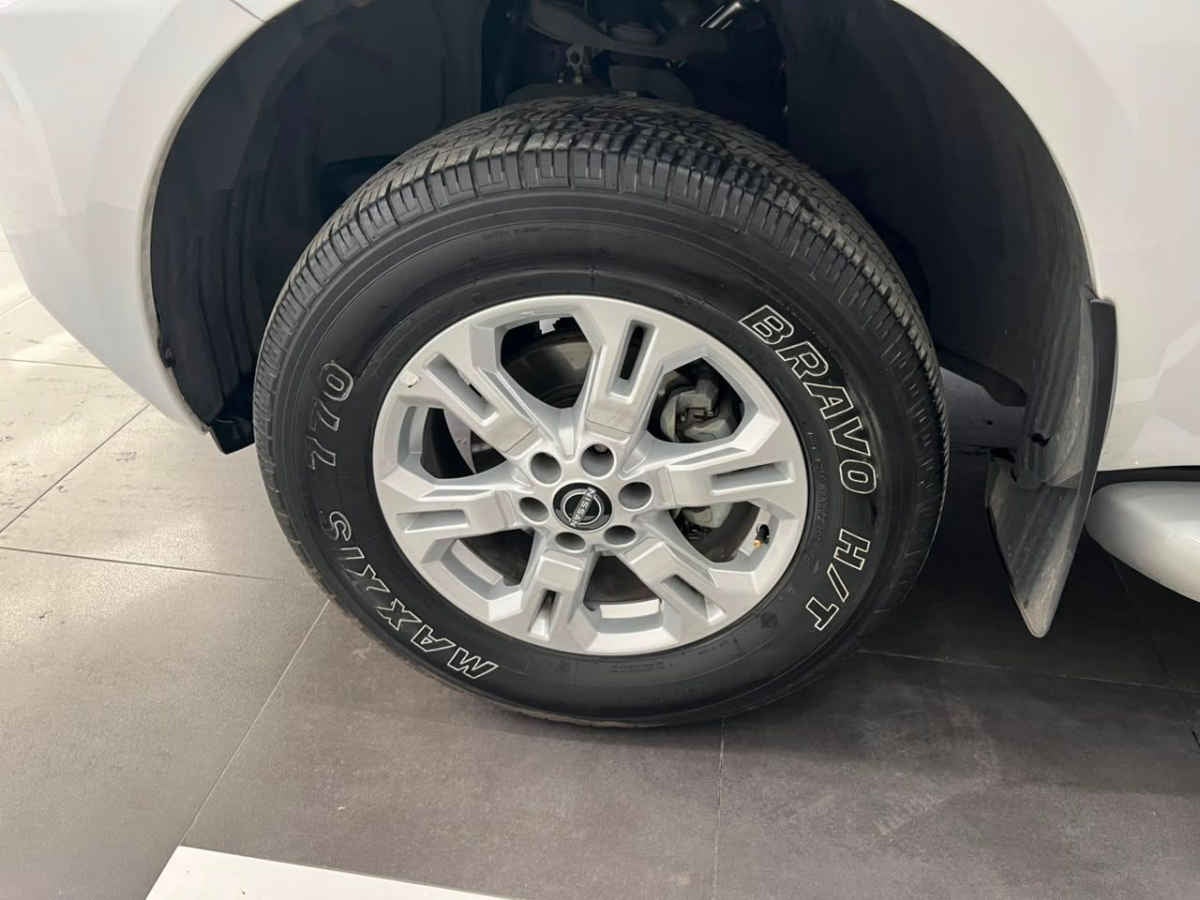 2024 Nissan Frontier 4p LE L4/2.5 Aut
