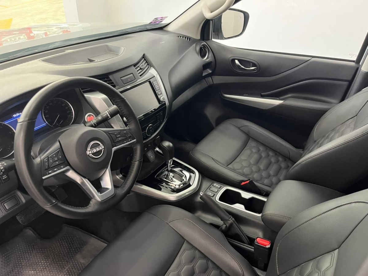 2024 Nissan Frontier 4p Platinum LE Diesel L4/2.5/T 4x4 Aut