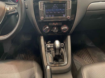 2018 Volkswagen Jetta 4p Sportline L5/2.5 Aut