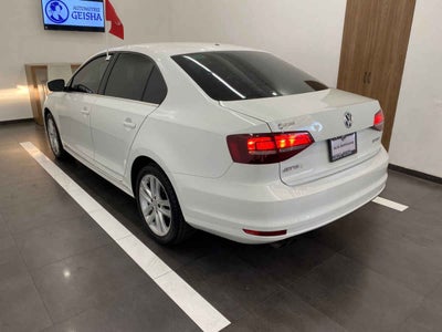 2018 Volkswagen Jetta 4p Sportline L5/2.5 Aut