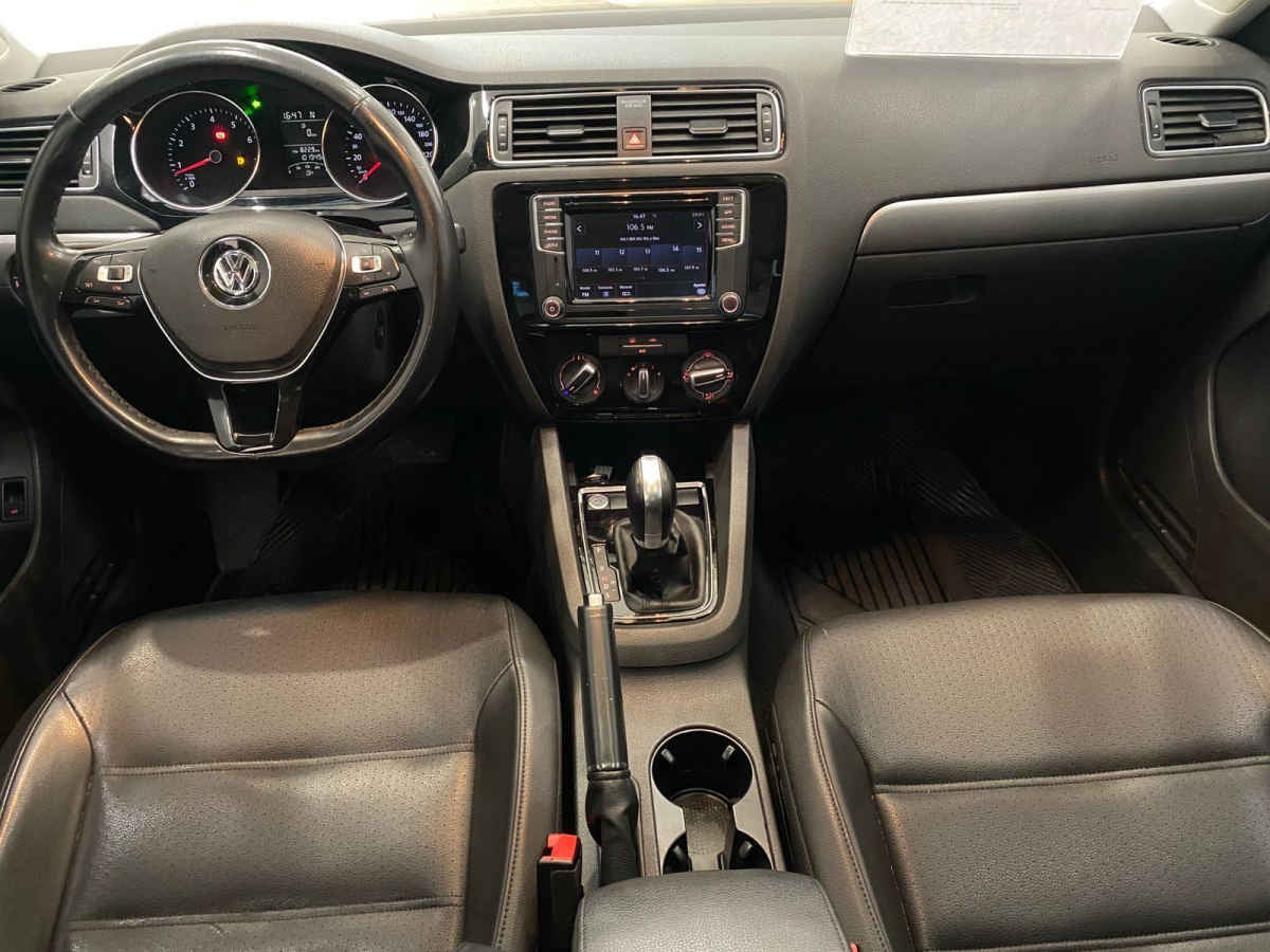 2018 Volkswagen Jetta 4p Sportline L5/2.5 Aut