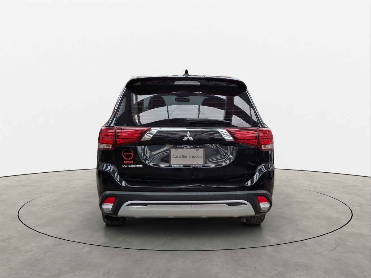 2022 Mitsubishi Outlander 5p SE L4/2.4 Aut