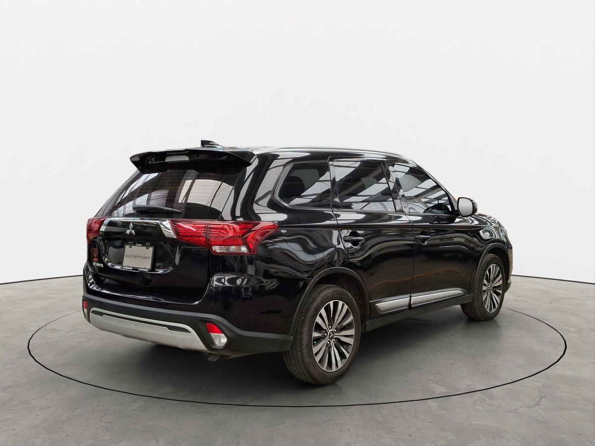 2022 Mitsubishi Outlander 5p SE L4/2.4 Aut
