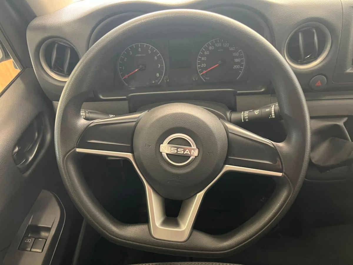 2025 Nissan Urvan 4p Amplia L4/2.5 Man