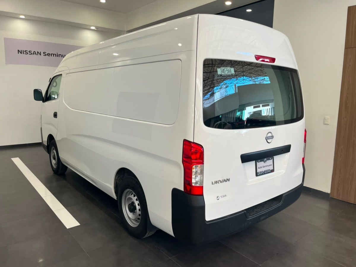 2025 Nissan Urvan 4p Amplia L4/2.5 Man