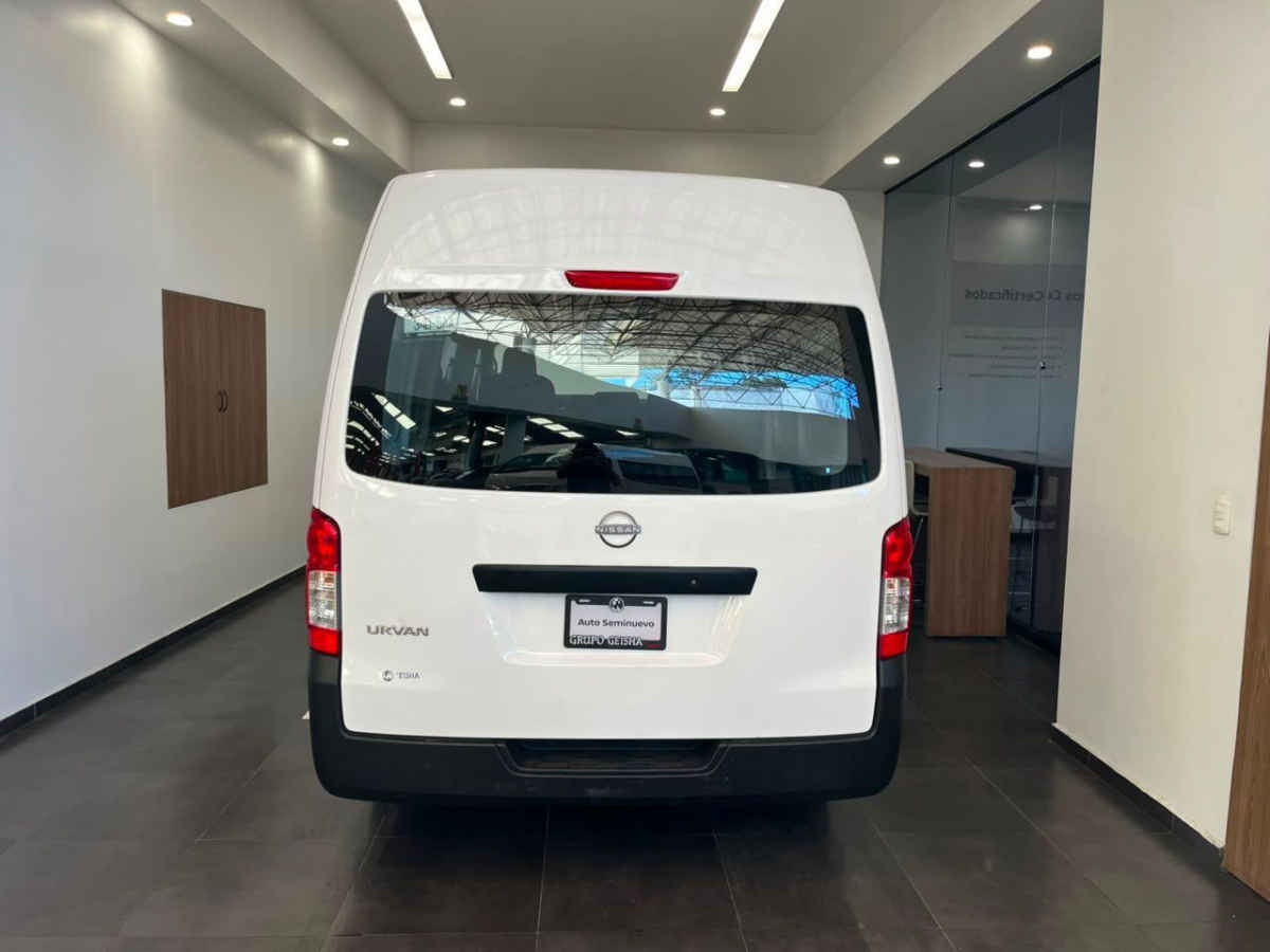 2025 Nissan Urvan 4p Amplia L4/2.5 Man