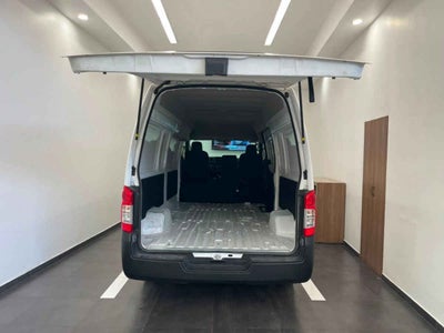 2025 Nissan Urvan 4p Amplia L4/2.5 Man