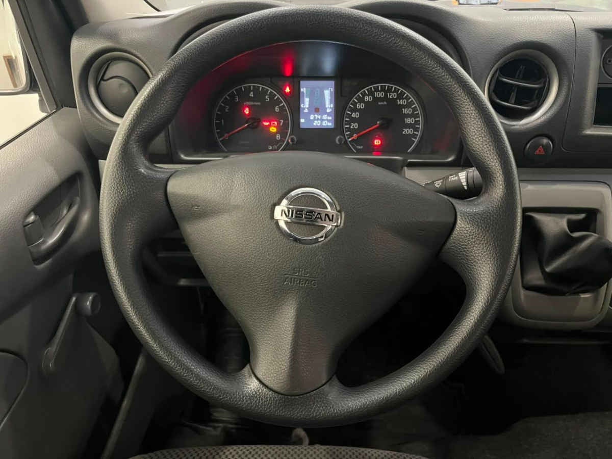 2022 Nissan Urvan 4p Amplia L4/2.5 Man A/A P/Seg
