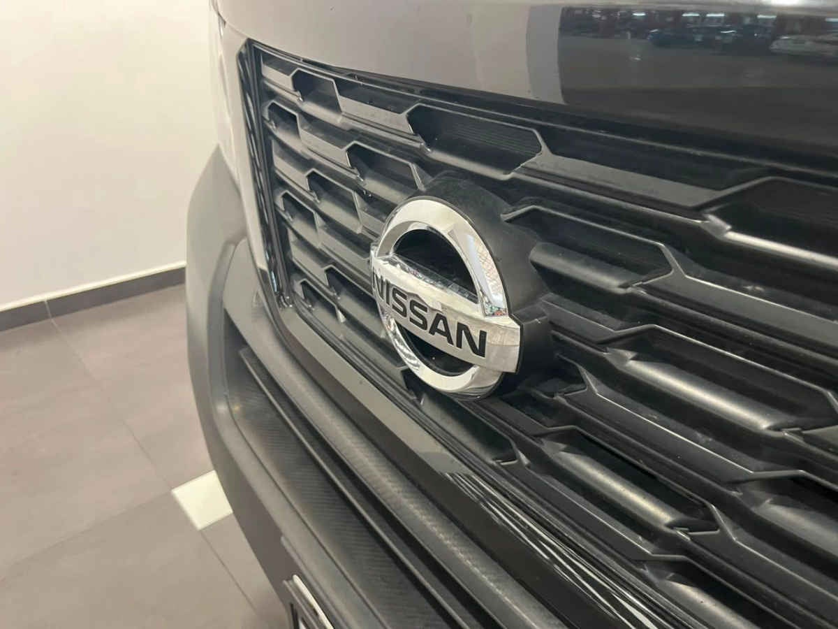 2022 Nissan Urvan 4p Amplia L4/2.5 Man A/A P/Seg
