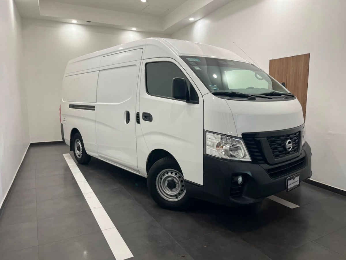 2022 Nissan Urvan 4p Amplia L4/2.5 Man A/A P/Seg