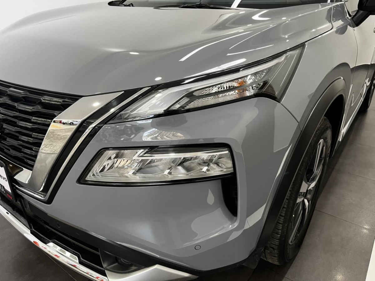 2025 Nissan X-Trail 5p Platinum Plus 2 Row L4/2.5 Aut