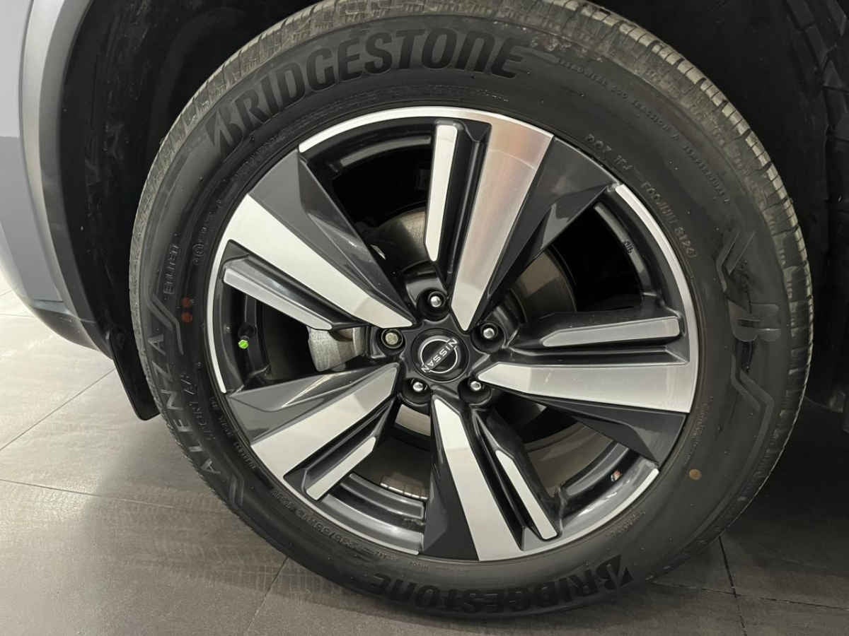 2025 Nissan X-Trail 5p Platinum Plus 2 Row L4/2.5 Aut