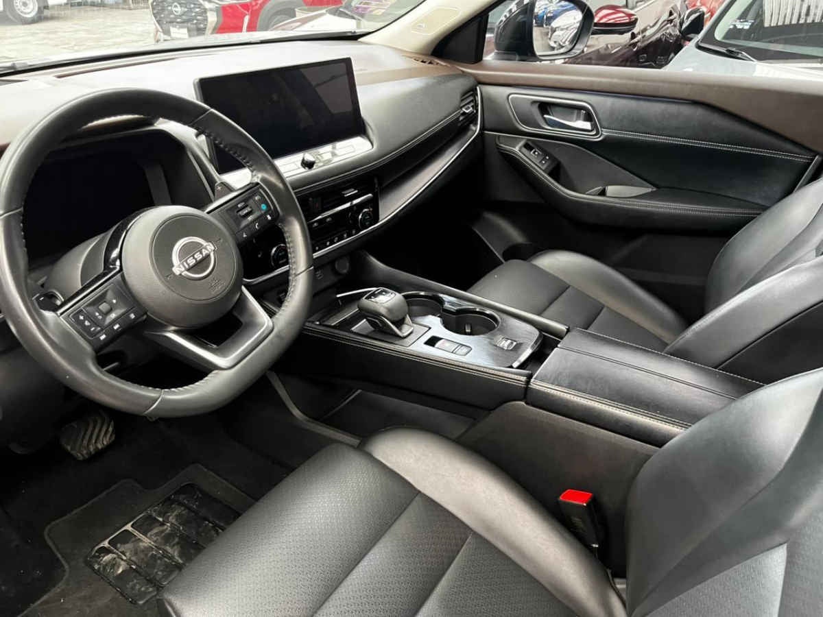 2025 Nissan X-Trail 5p Platinum Plus 2 Row L4/2.5 Aut
