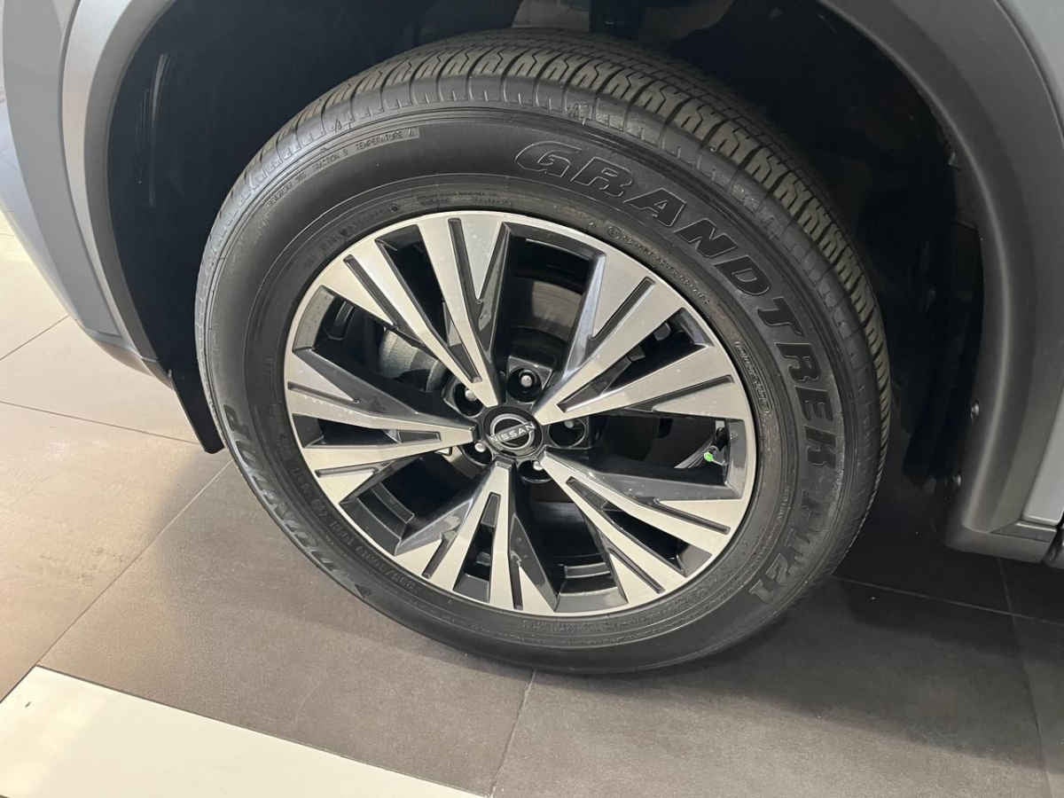 2025 Nissan X-Trail 5p Exclusive 2 Row L4/2.5 Aut