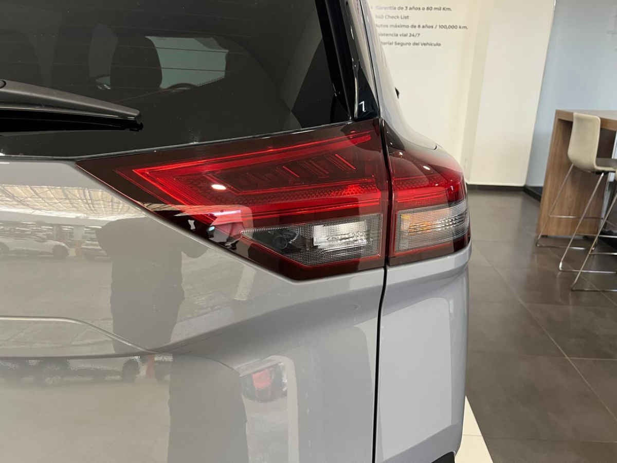 2025 Nissan X-Trail 5p Exclusive 2 Row L4/2.5 Aut