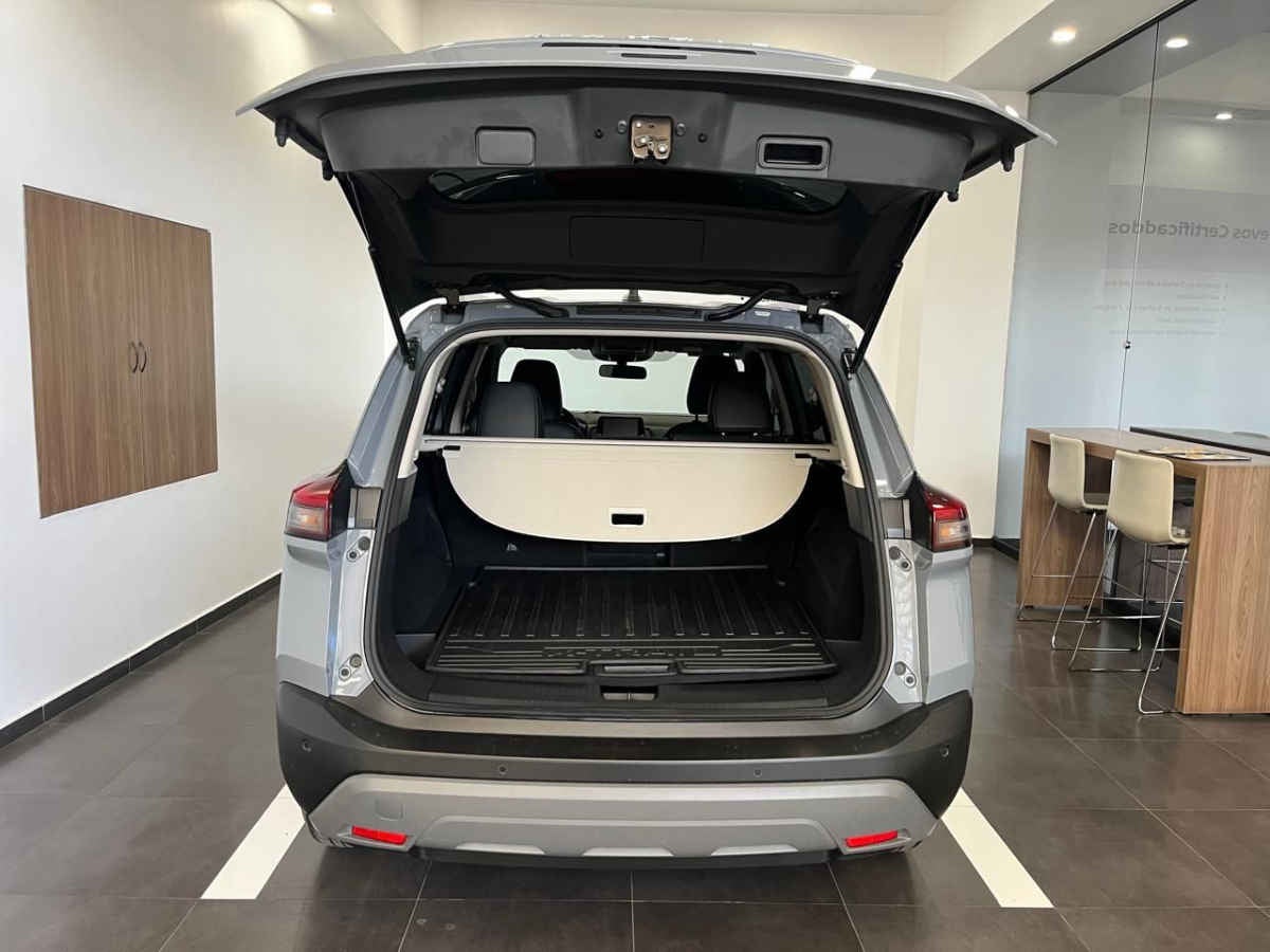 2025 Nissan X-Trail 5p Exclusive 2 Row L4/2.5 Aut