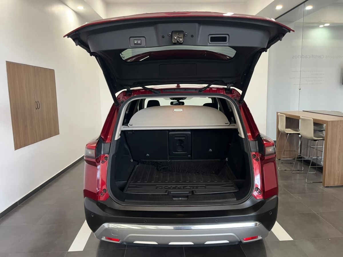 2023 Nissan X-Trail 5p Platinum 2 Row L4/2.5 Aut