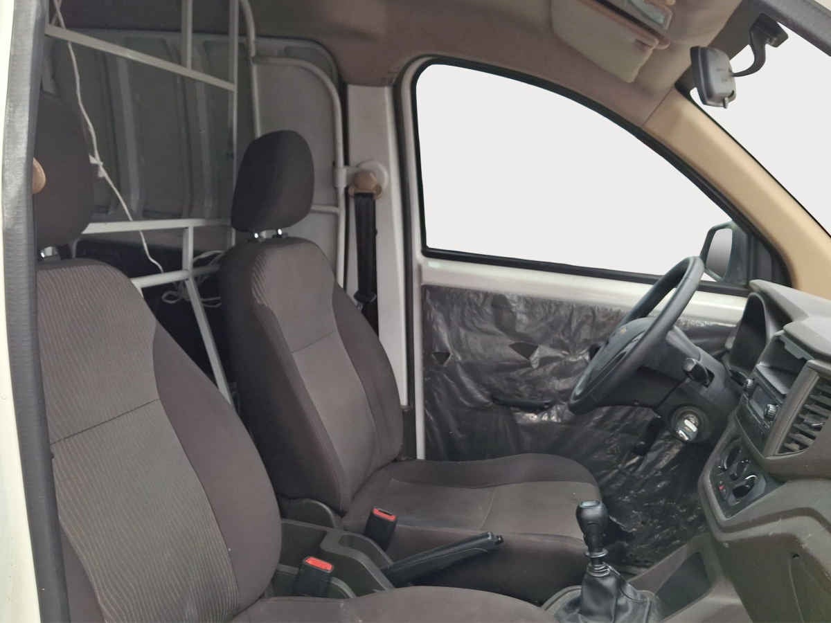 2024 Chevrolet Tornado 5p Van LS L4/1.5 Man