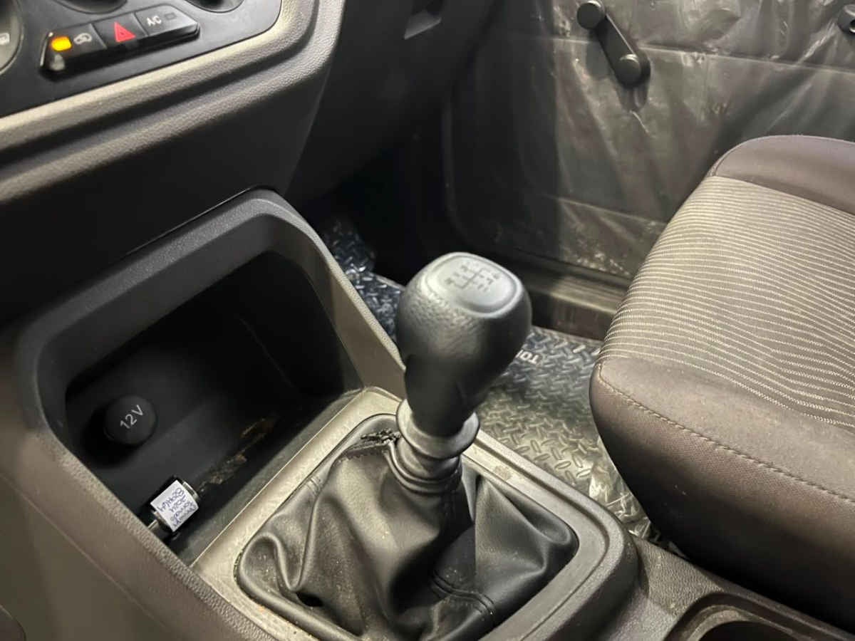2024 Chevrolet Tornado 5p Van LS L4/1.5 Man