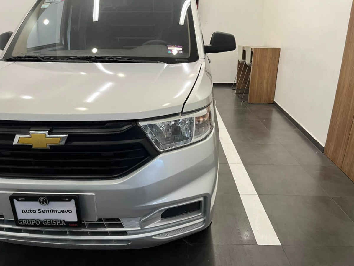 2024 Chevrolet Tornado 5p Van LS L4/1.5 Man