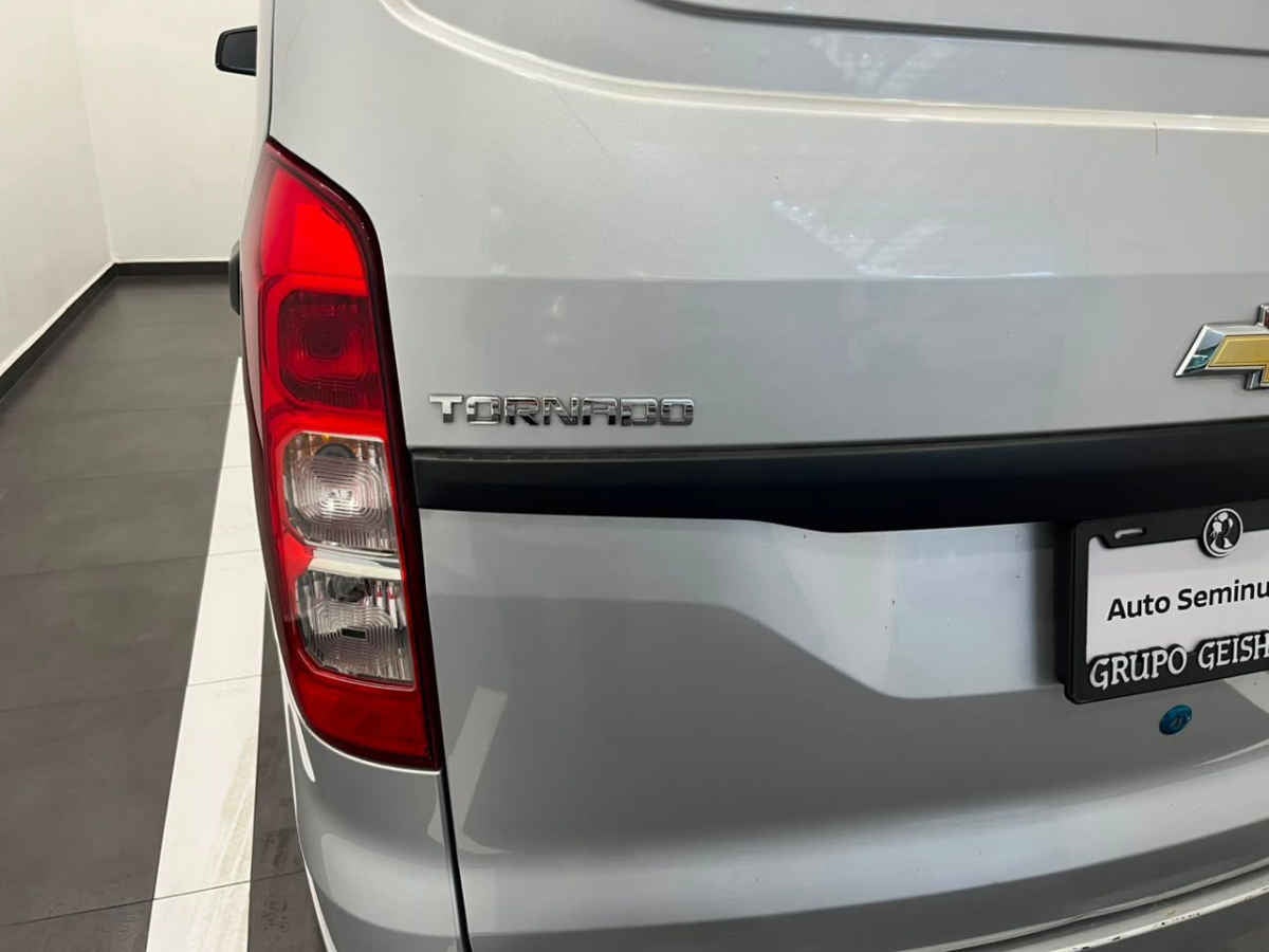 2024 Chevrolet Tornado 5p Van LS L4/1.5 Man