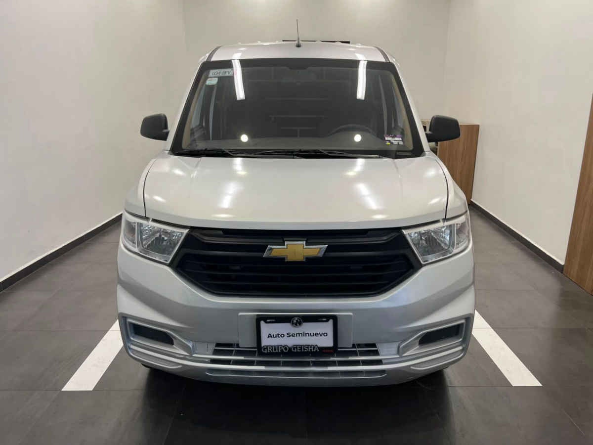 2024 Chevrolet Tornado 5p Van LS L4/1.5 Man