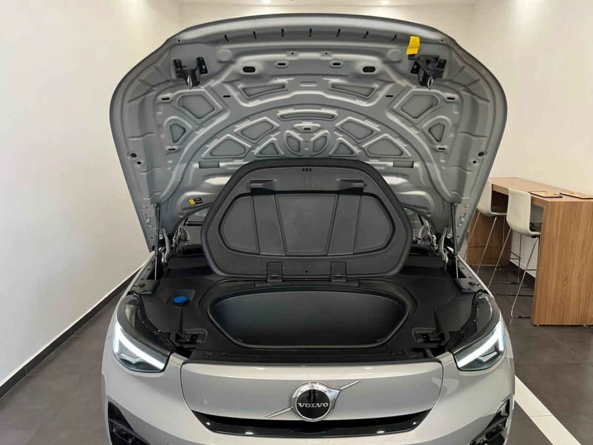 2024 Volvo XC40 5p Recharge Plus P6 EV 69 kWh Aut