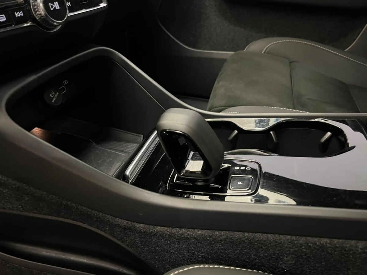 2024 Volvo XC40 5p Recharge Plus P6 EV 69 kWh Aut