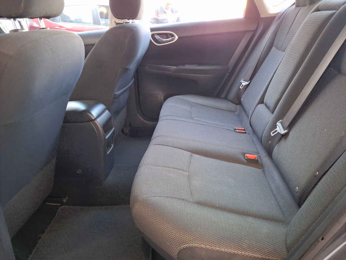 2016 Nissan Sentra 4p Advance L4/1.8 Man