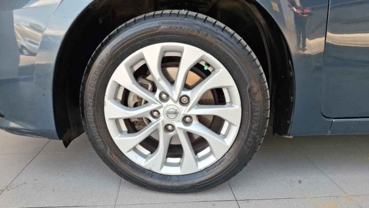 2018 Nissan Sentra 4p Advance L4/1.8 Man