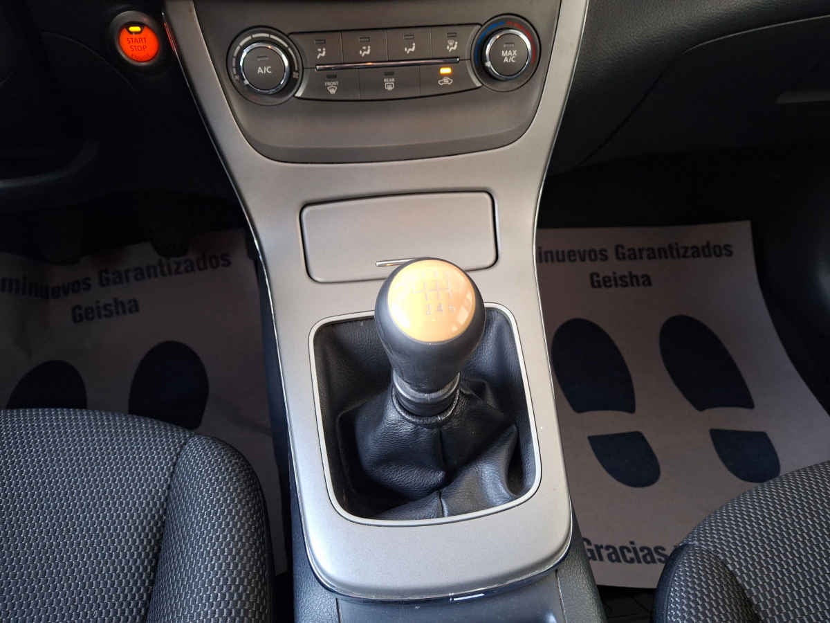 2015 Nissan Sentra 4p Advance L4/1.8 Man